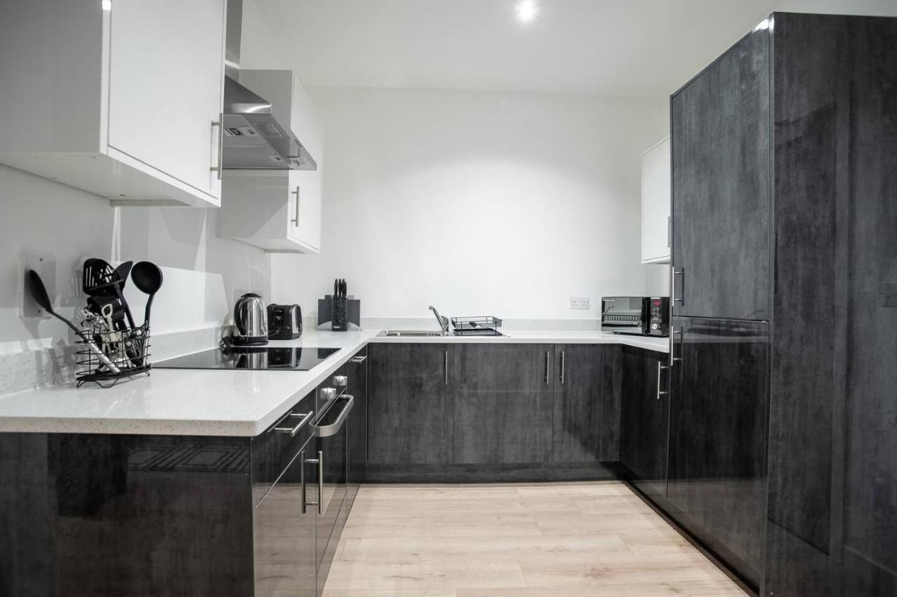 Two Bedroom - Central Peterborough Apartment - Bayard Apartments Экстерьер фото