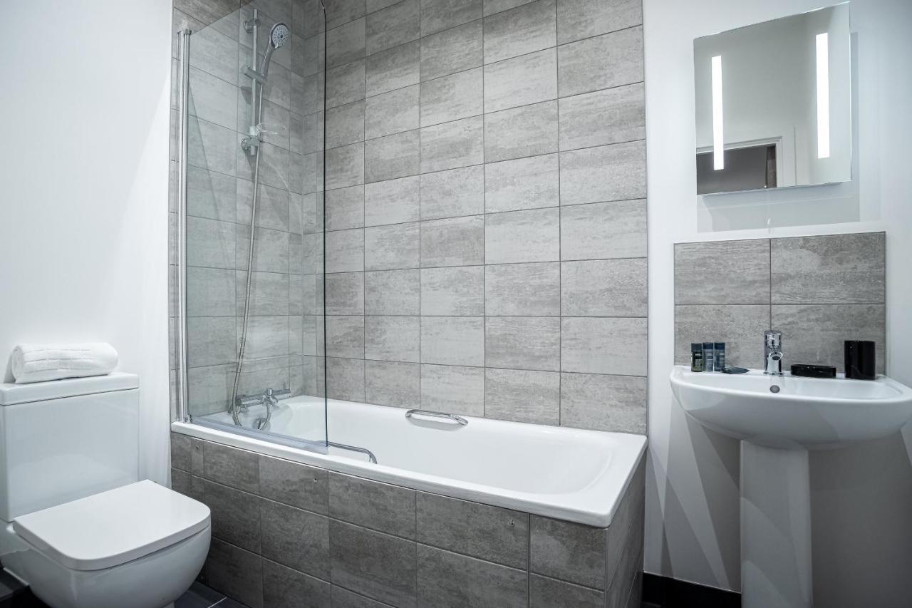 Two Bedroom - Central Peterborough Apartment - Bayard Apartments Экстерьер фото