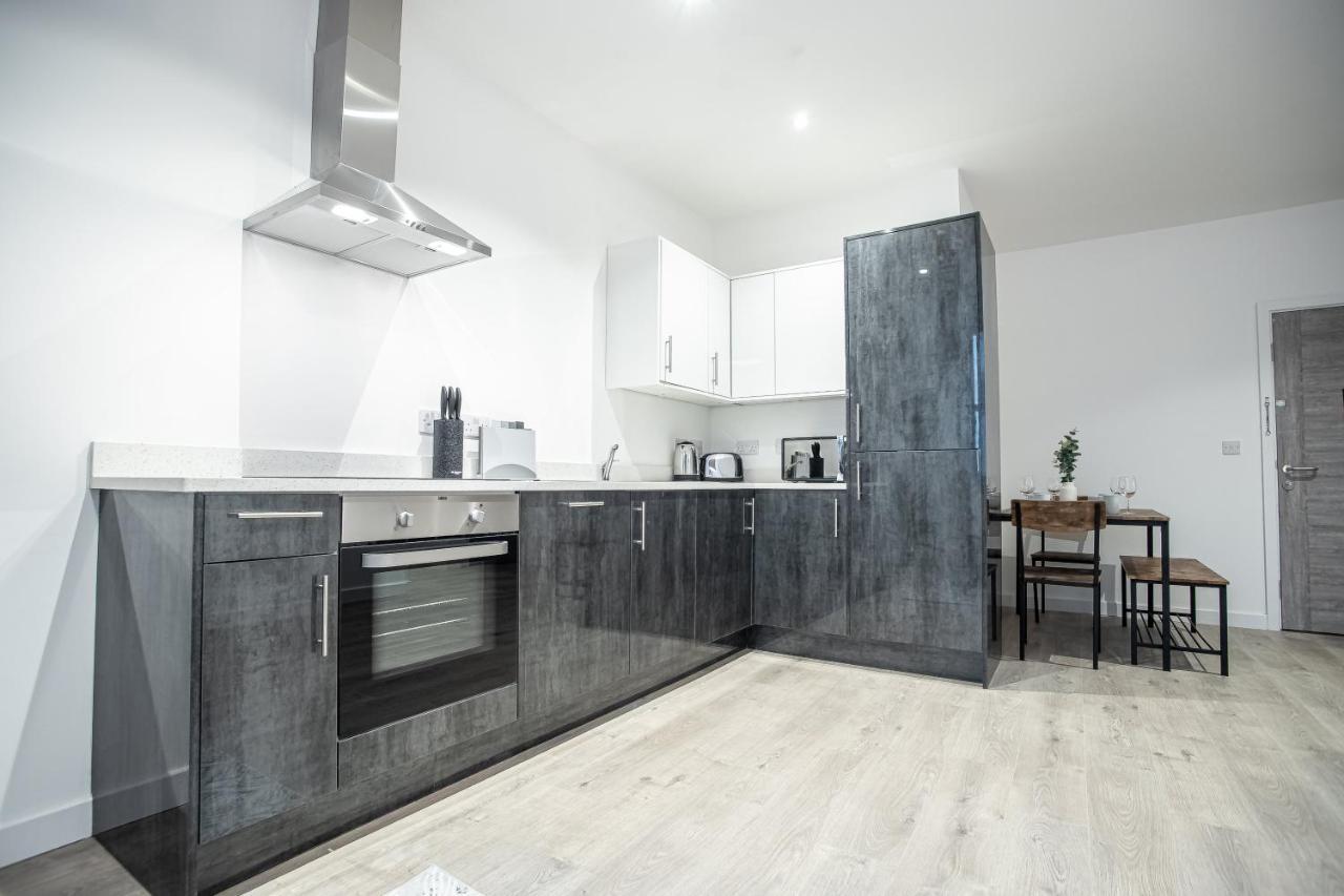 Two Bedroom - Central Peterborough Apartment - Bayard Apartments Экстерьер фото